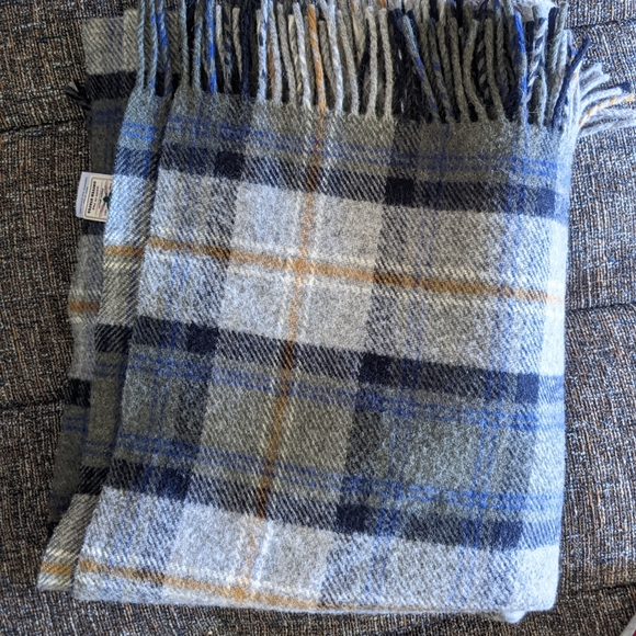 Pendleton Throw and Carrier - Picture 2 of 5